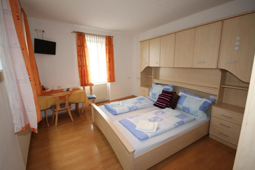 Enns Sleep Gasthaus Backhendlstation Habitación foto